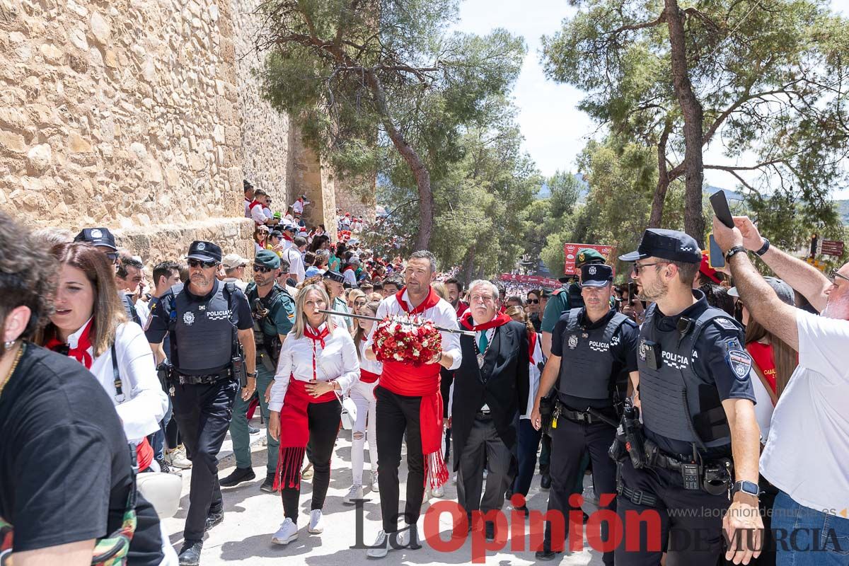 Bandeja de flores y ritual de la bendición del vino en las Fiestas de Caravaca