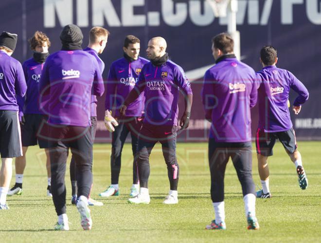 El entrenamiento del Barça antes de viajar a La Coruña, en imágenes