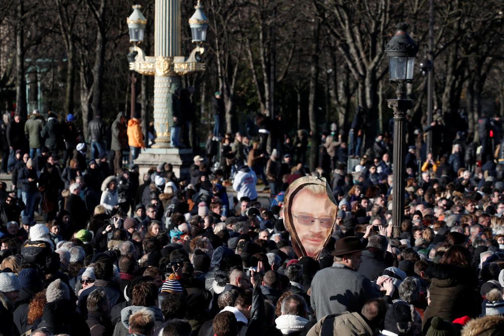 Multitudinario funeral por Johhny Hallyday en París