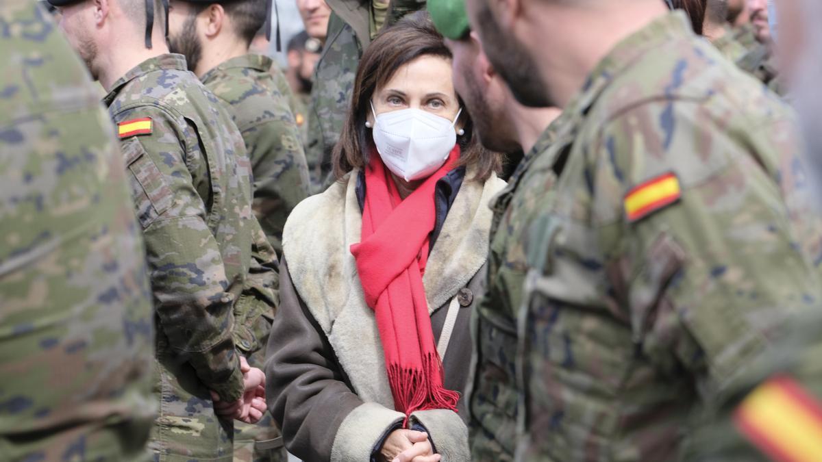 La Ministra de Defensa de España, Margarita Robles, visita a las tropas de la OTAN en Letonia.