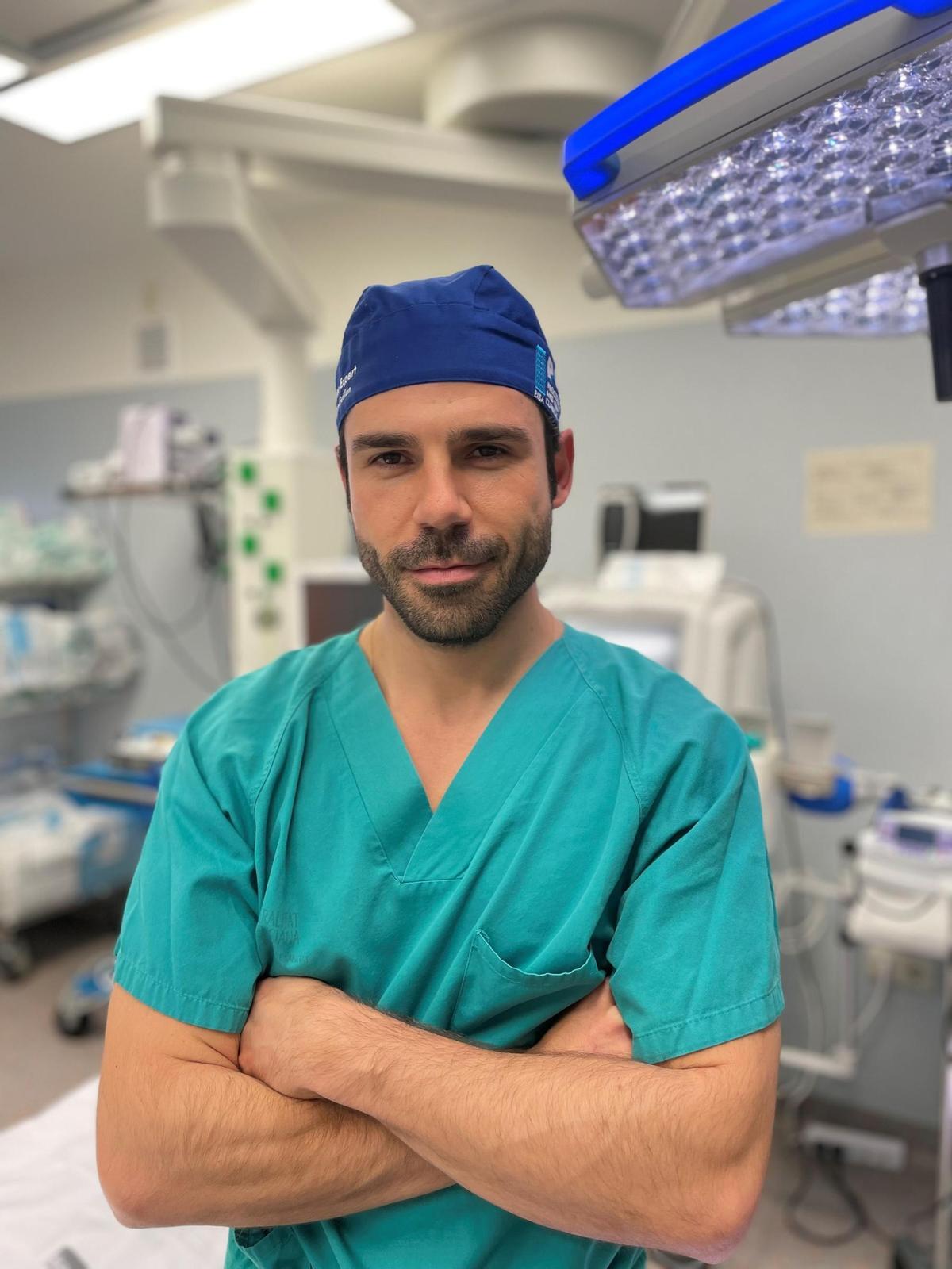 El especialista del Hospital General de Elche encargado del registro