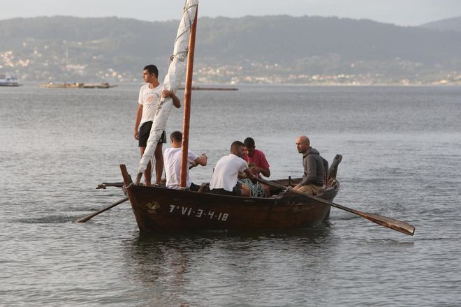 Una rapeta en la playa de Banda do Río. II Xornadas Bueu Vive o Mar