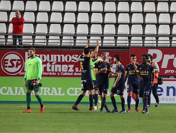 El Real Murcia cae ante el UCAM Murcia en casa