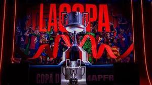 Imagen del trofeo de la Copa del Rey en el sorteo celebrado este martes en Las Rozas.