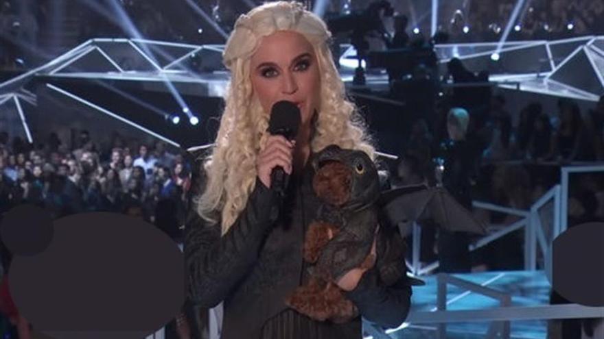 Katy Perry presenta los MTV Awards como Khalessi