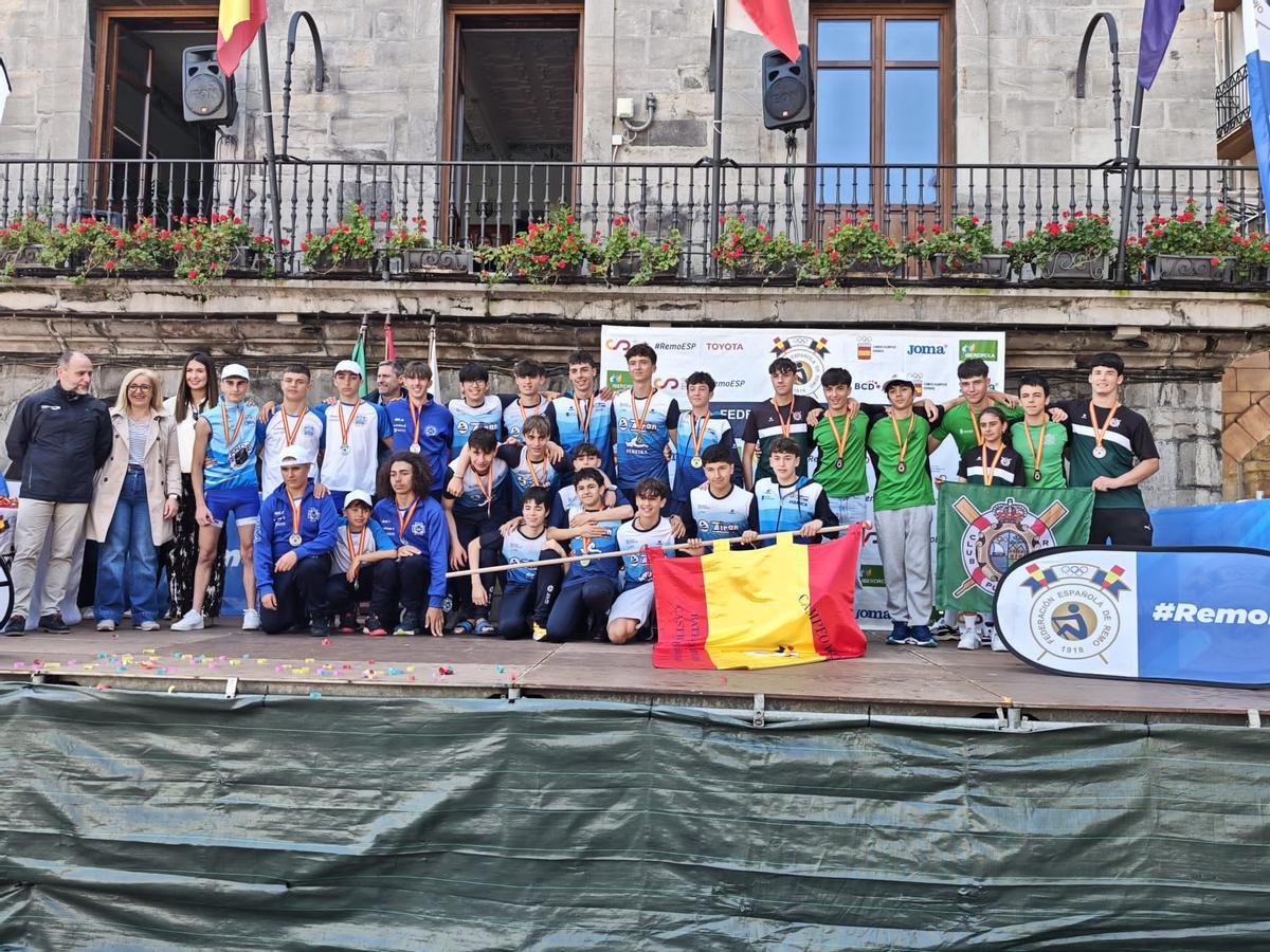 La fiesta del remo de O Morrazo en el Campeonato de España de bateles en Castro Urdiales La fiesta del remo de O Morrazo en el Campeonato de España de bateles en Castro Urdiales