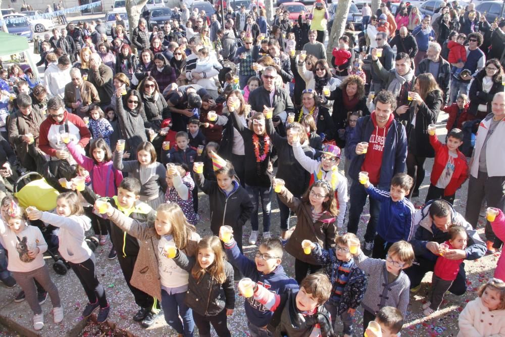 a Asociación de animación cultural "A Illa dos Ratos", en colaboración con el Concello de Cangas, ofreció este año, como novedad, las "precampanadas" destinadas a un público infantil