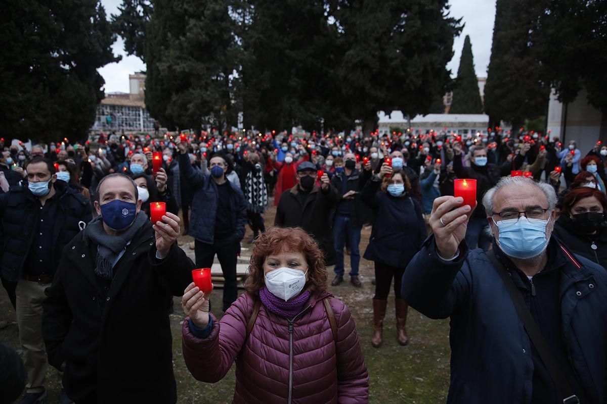 Velas en el cementerio de la Salud por las victimas del franquismo en Córdoba