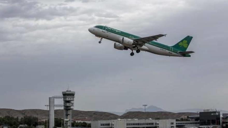 Fomento abre tres expedientes por incidentes aéreos en Alicante