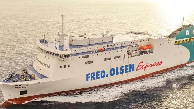 El ferry de Fred Olsen Express navegando desde huelva a Canarias.