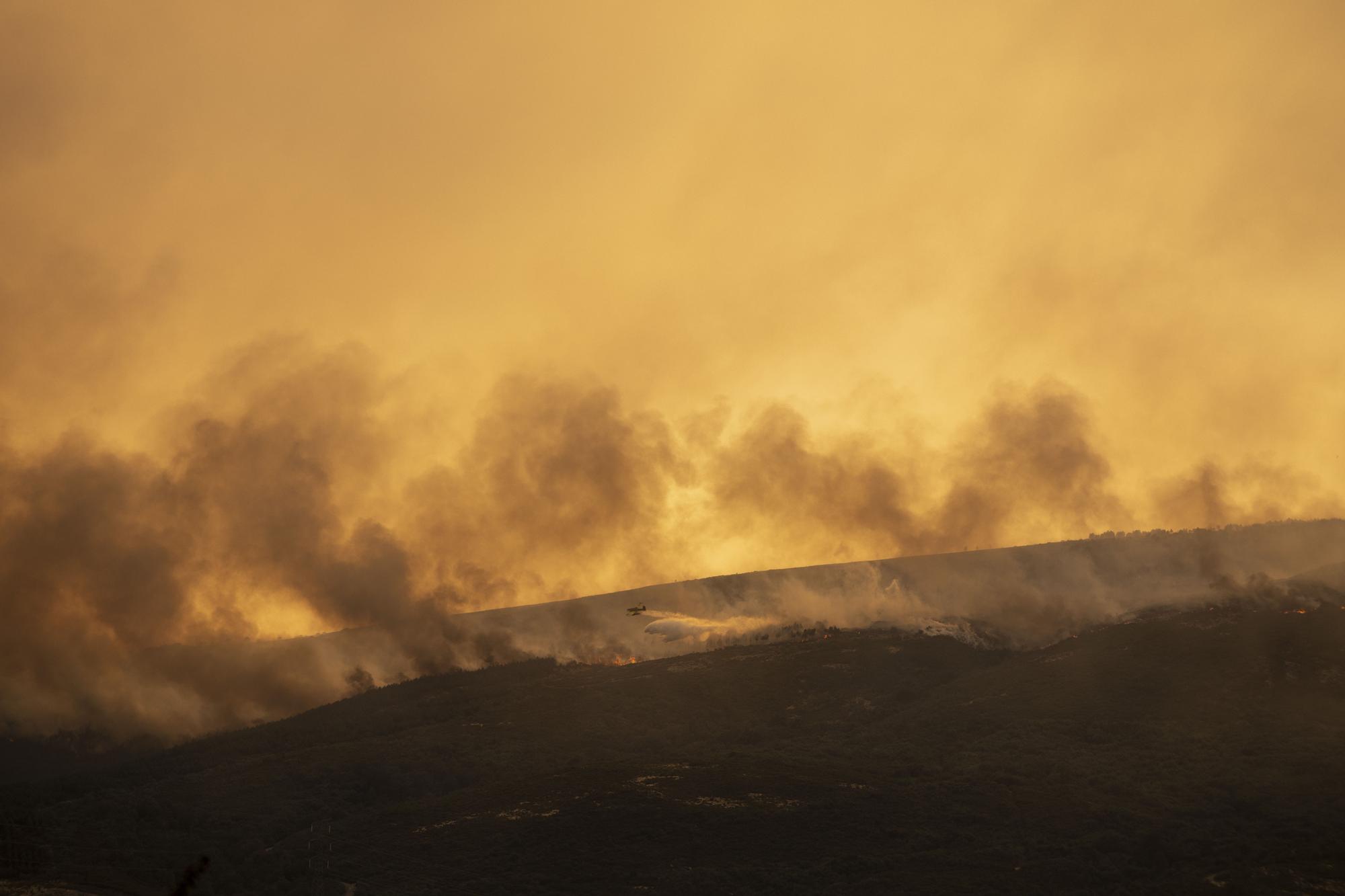 El incendio de Lobeira arrasa ya 560 hectáreas en el parque natural de O Xurés