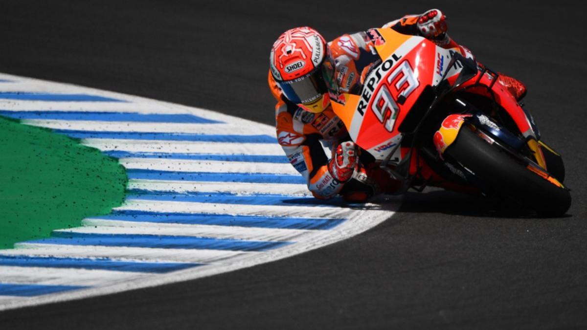 El piloto español del equipo Repsol Honda Marc Márquez compite en la carrera de MotoGP del Gran Premio de España en el circuito Jerez - Angel Nieto en Jerez de la Frontera.