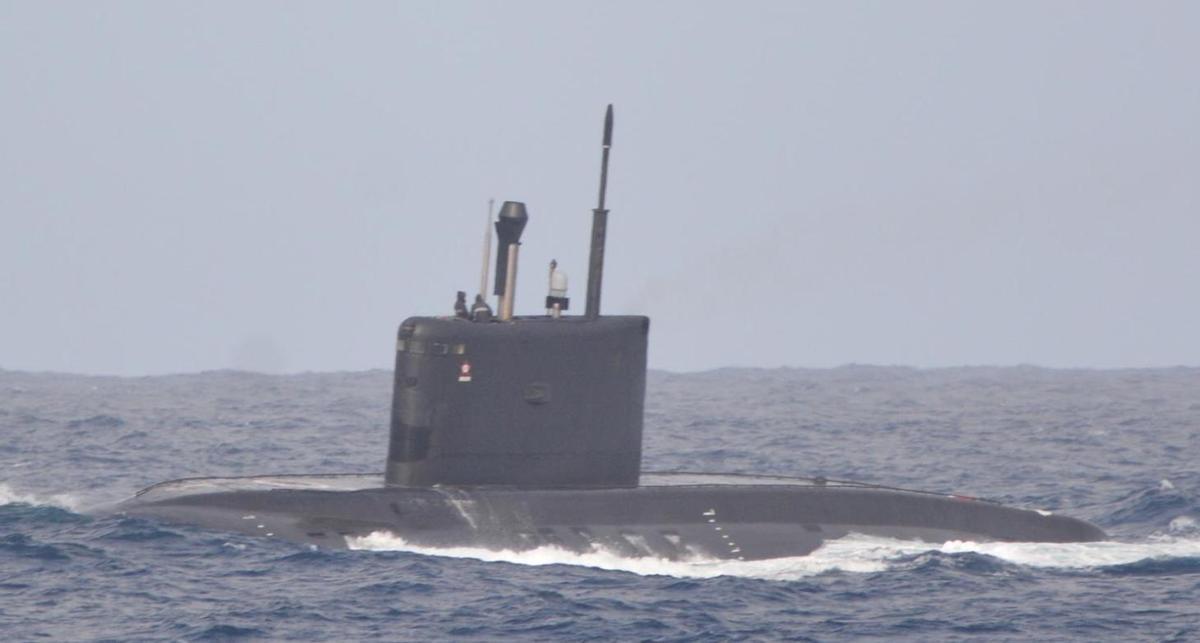Un submarino ruso de la clase Kilo, en aguas atlánticas españolas. foto tomada desde el patrullero Atalaya el pasado 12 de febrero.