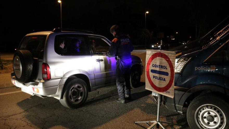 Els Mossos aturant vehicles en el marc del control específic.