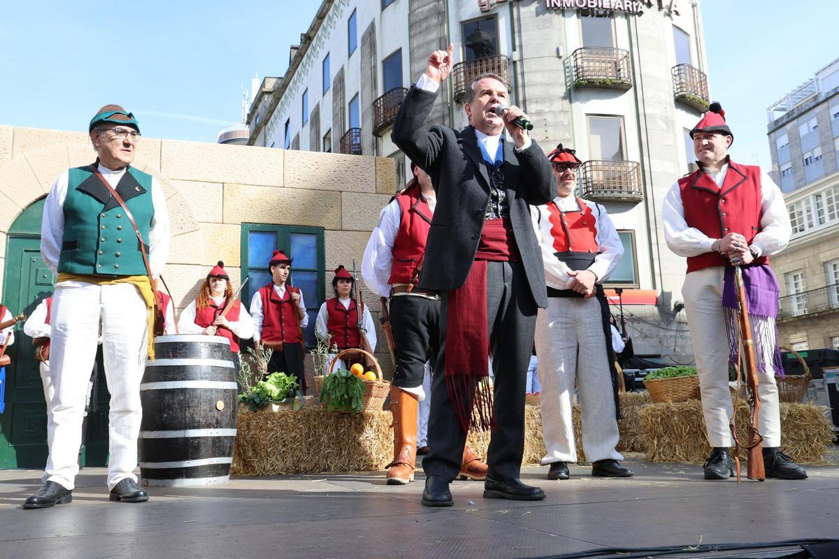 Los vigueses festejan su domingo más disfrutón: Reconquista, sol y mucho choripán