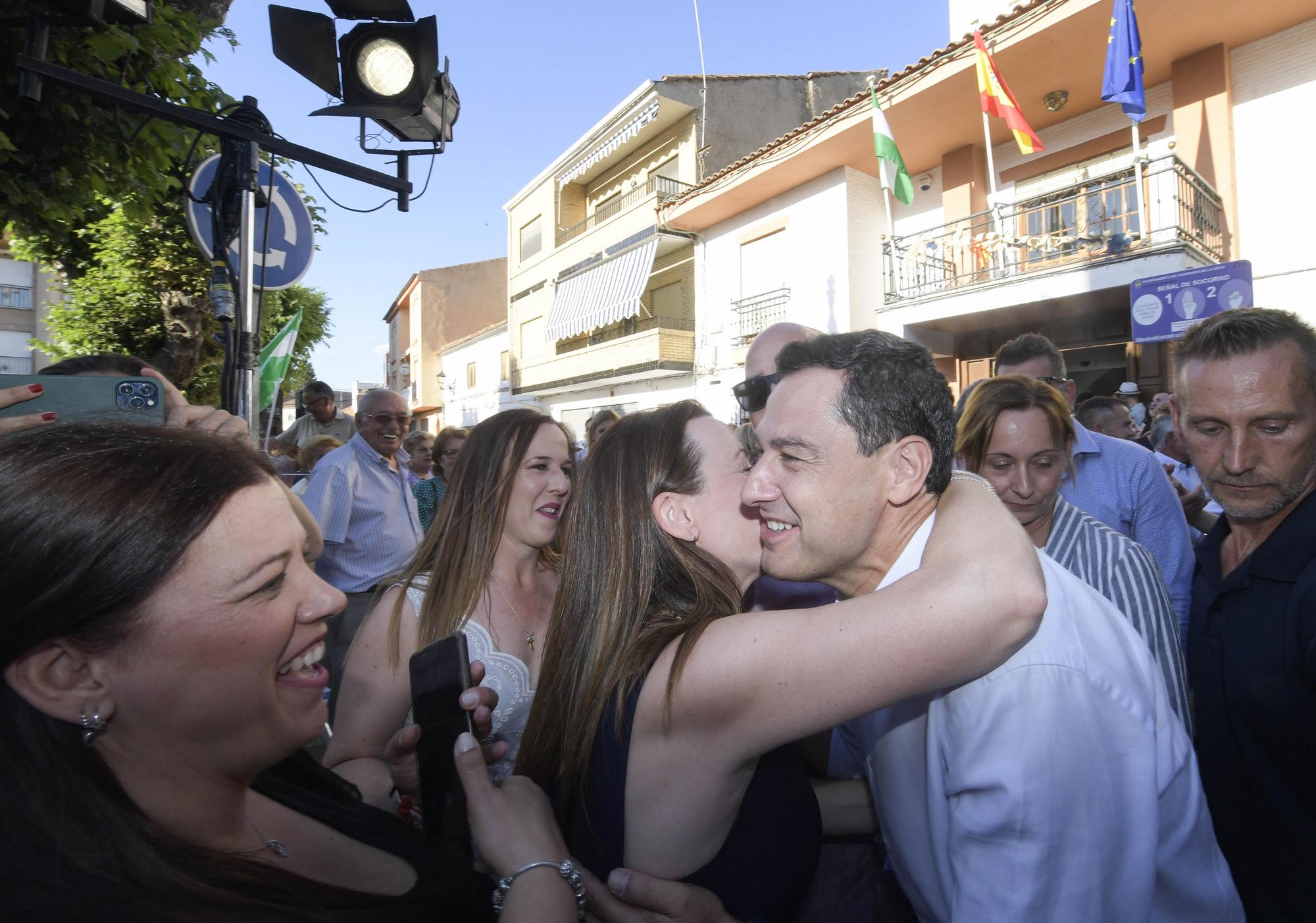 Juanma Moreno, en un acto en Churriana de la Vega, Granada, este jueves.