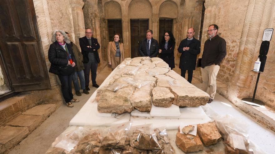 La losa que señala a Santa María del Naranco como mausoleo del rey Ramiro I se expondrá al público dentro del edificio