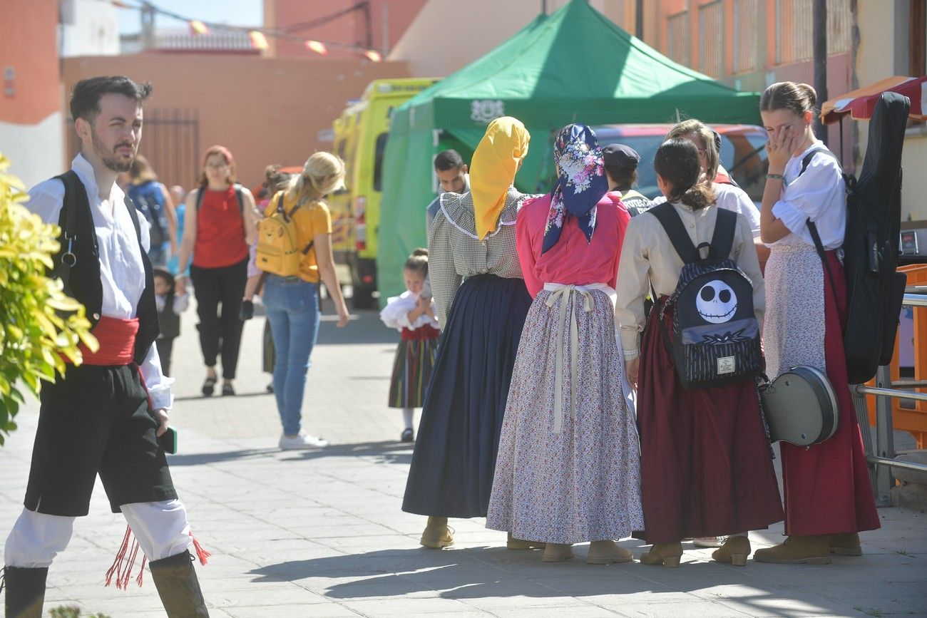 Las chácaras y tambores llenan las calles de Gran Canaria de norte a sur por el Día de Canarias