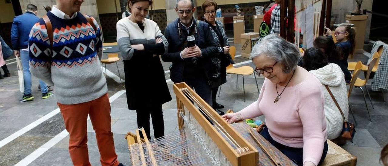 Un puesto del mercado ecológico y artesano de Gijón.