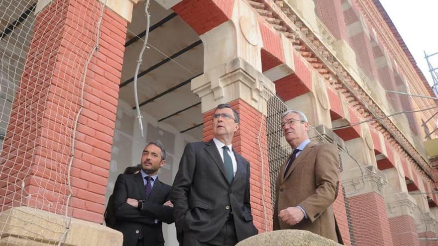 El alcalde de Murcia recorre las instalaciones del nuevo museo.