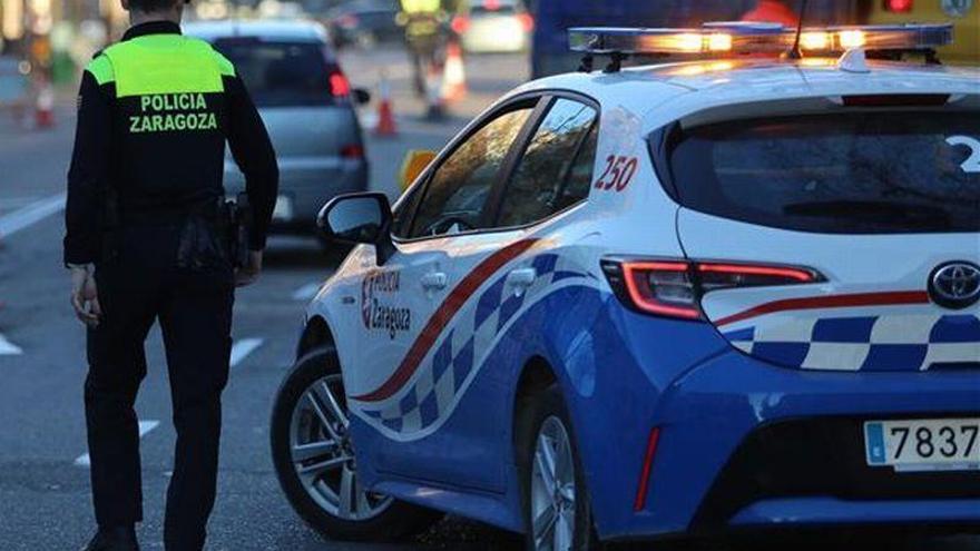Dos motoristas heridos leves al colisionar con sendos turismos en el Actur y Miralbueno
