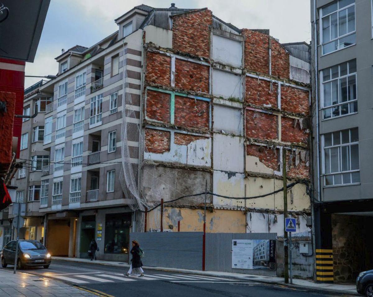Espacio para la nueva construcción en la calle San Roque. | IÑAKI ABELLA