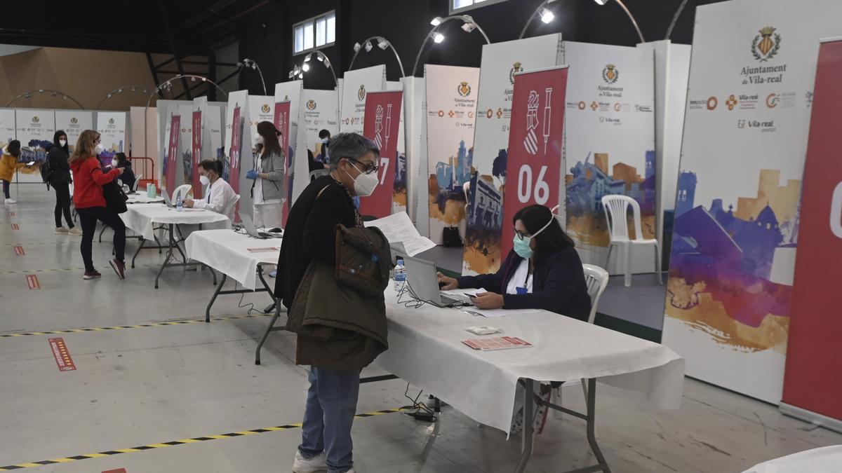 Imagen del centro de vacunación de Vila-real situado en el Centro de Congresos donde se administran las dosis de AstraZeneca previa citación.