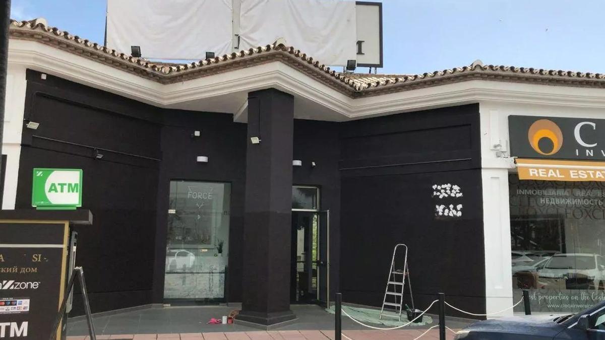 El centro de servicios para la comunidad rusa tuvo que cambiar la cartelería tras unos actos vandálicos. | L.O.