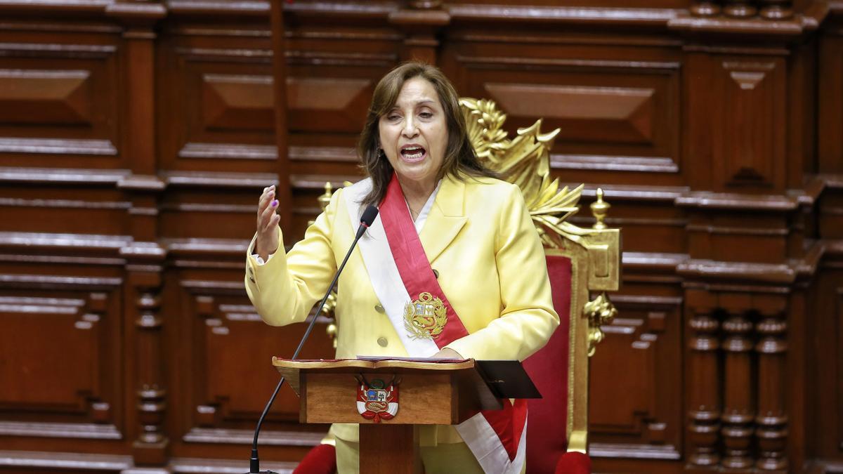 Dina Boluarte presidenta de Perú.