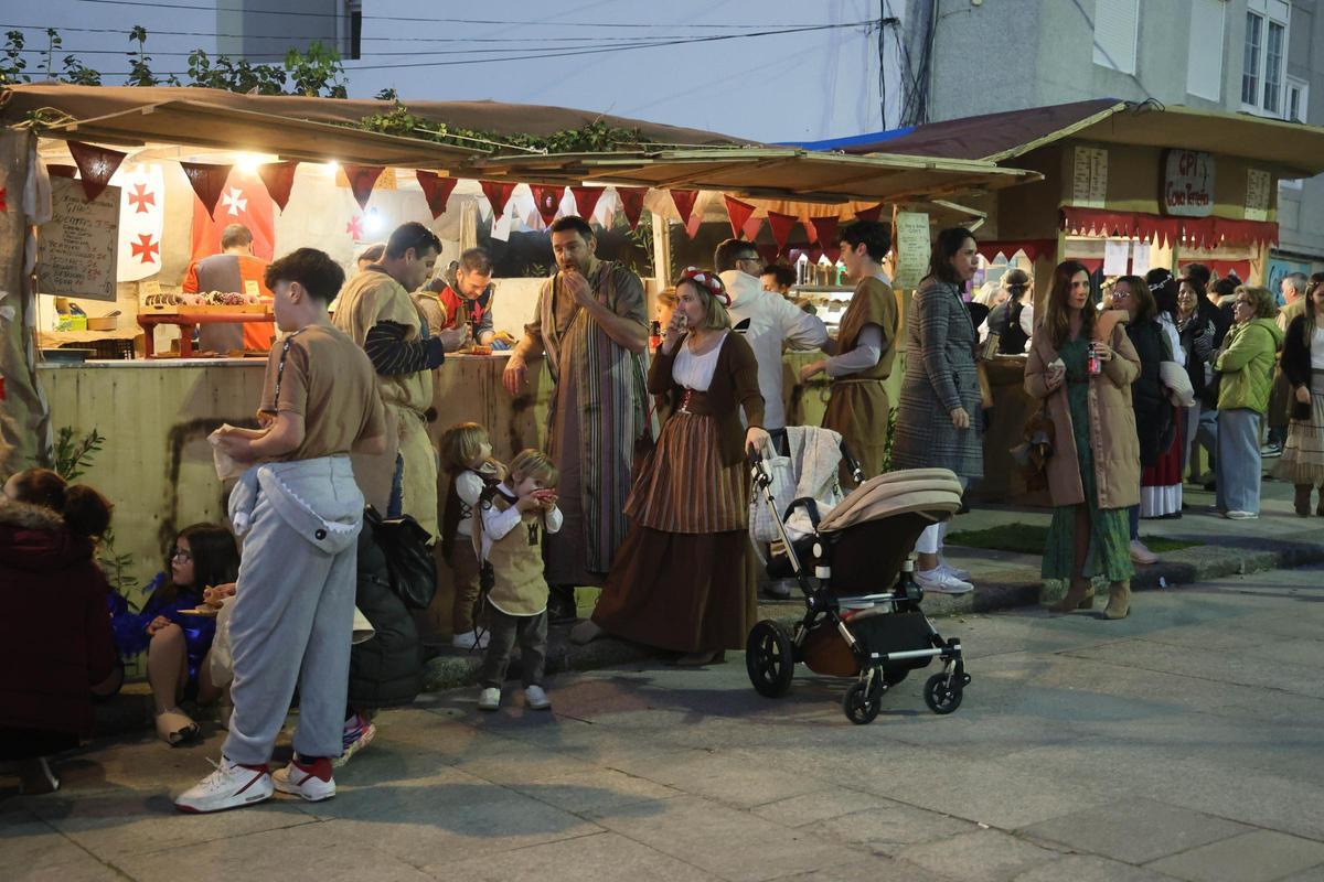 Mercado Medieval en la Festa da Arribada de Baiona.