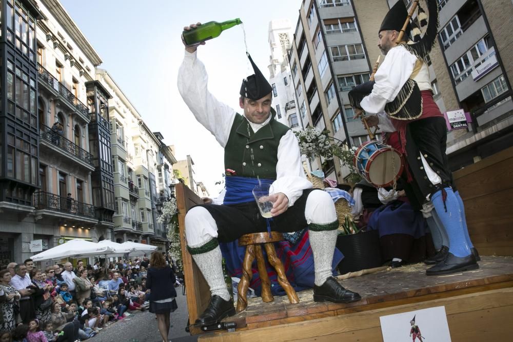 Oviedo celebra el desfile del Día de América en Asturias