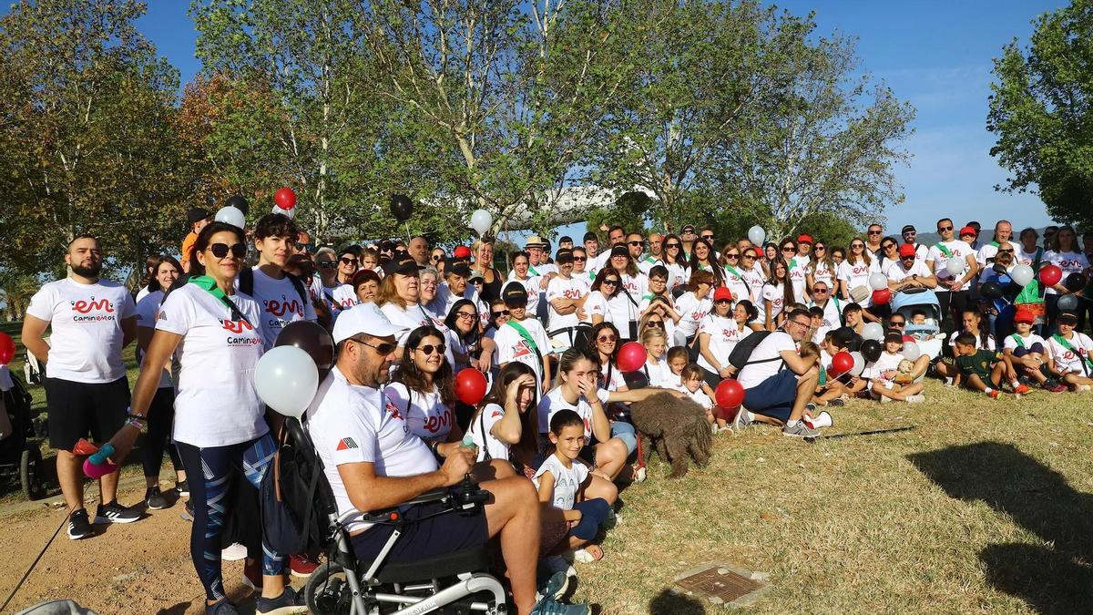 Participantes en una marcha solidaria de Acodem.