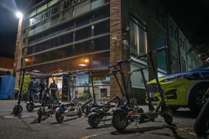 Macrodispositivo policial contra los ladrones en patinete eléctrico en Barcelona