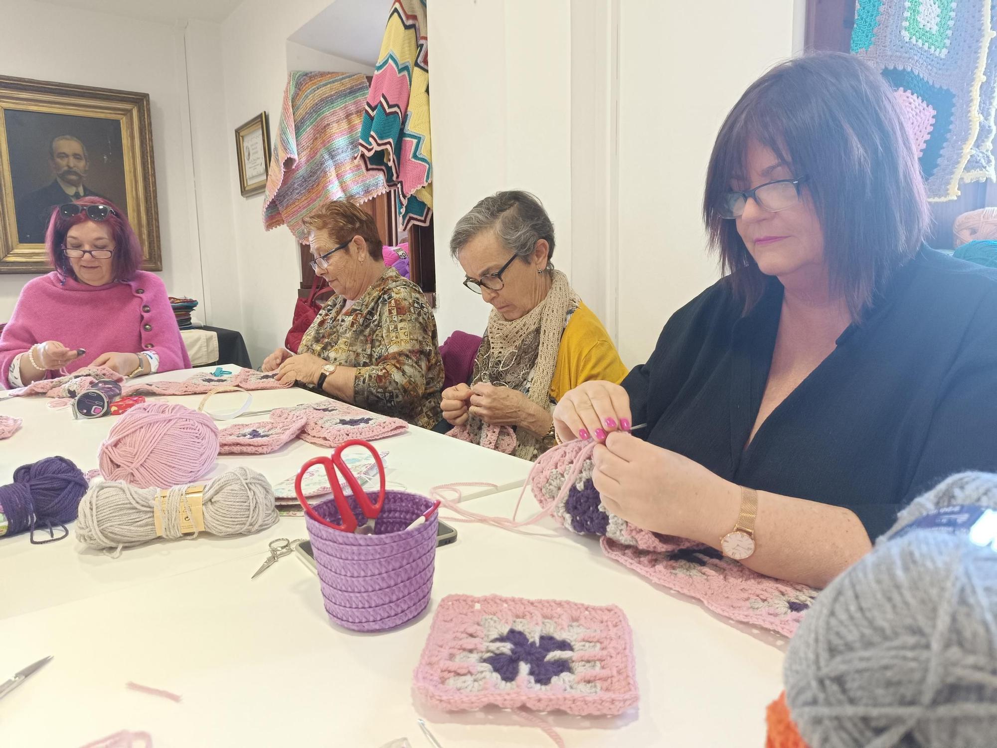 Así fue el Maratón Solidario de Crochet de Pola de Siero