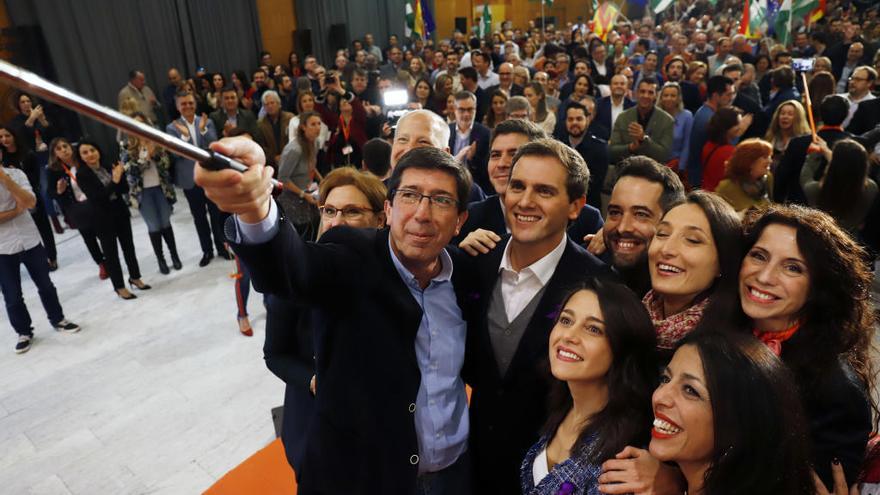 Albert Rivera, Inés Arrimadas y Juan Marín, entre otros, en un acto de Cs en Málaga.