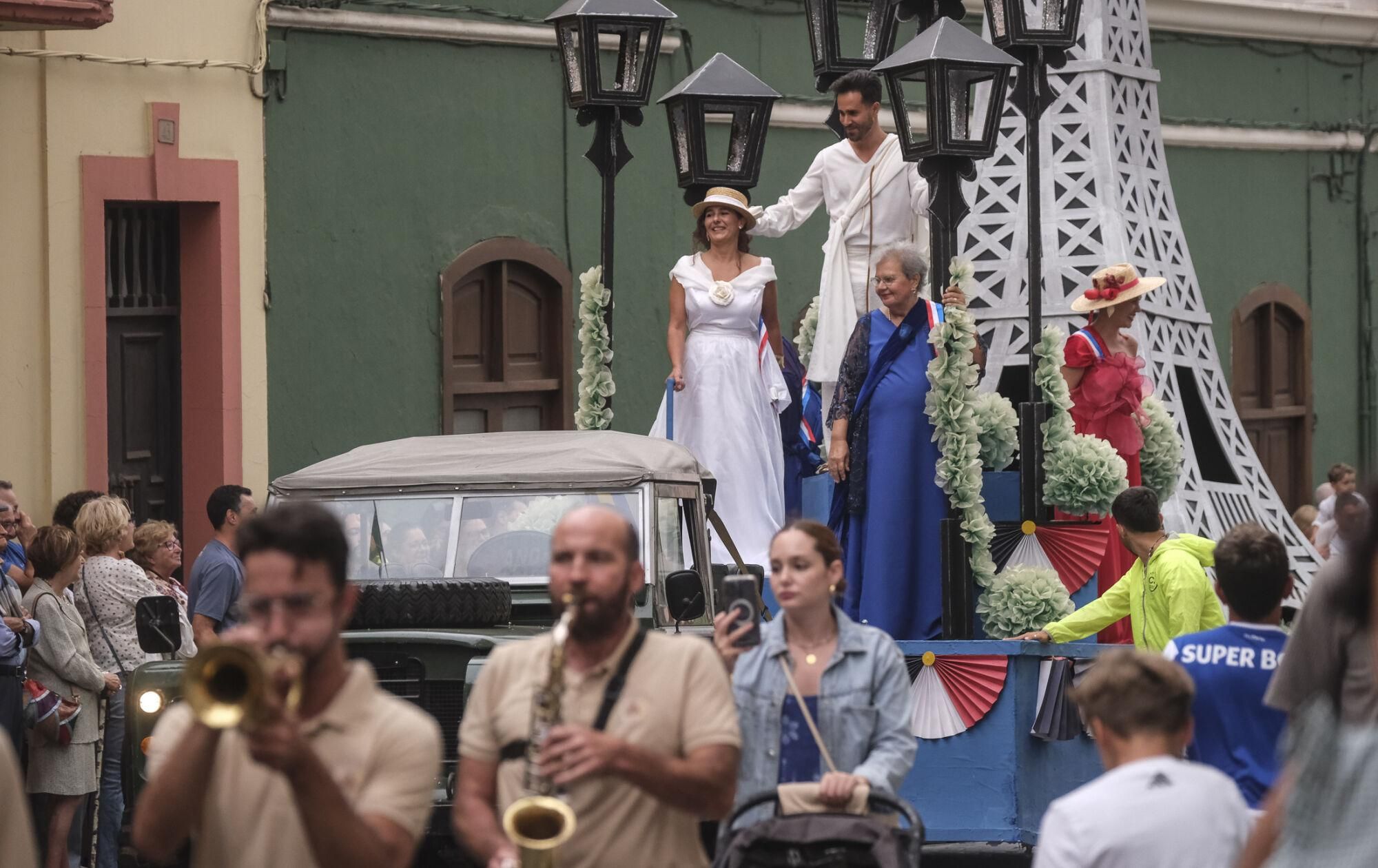 Batalla de flores en las Fiestas de la Virgen de Guíaa