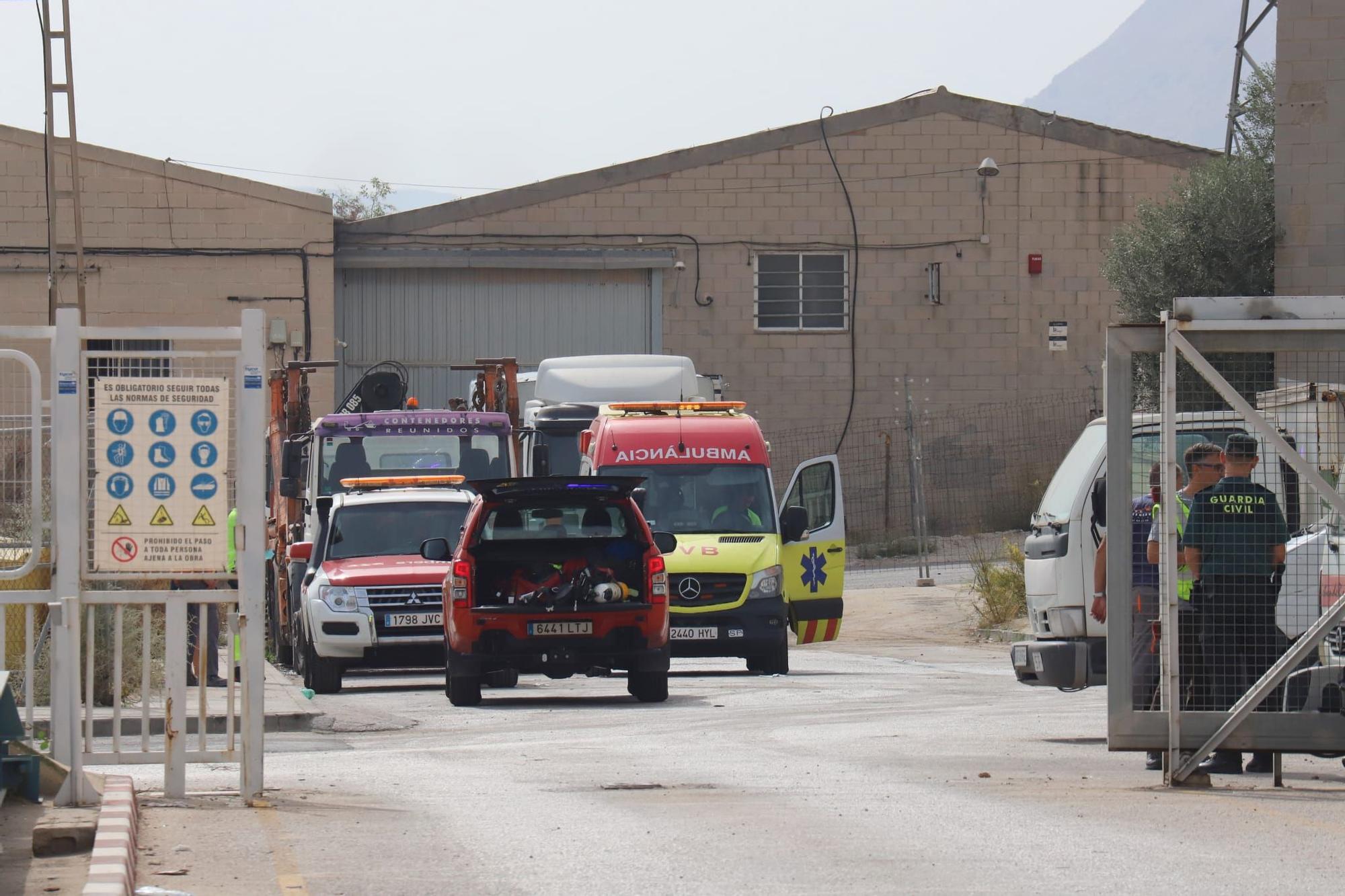 Un incendio en fábrica de San Vicente al explotar un vehículo