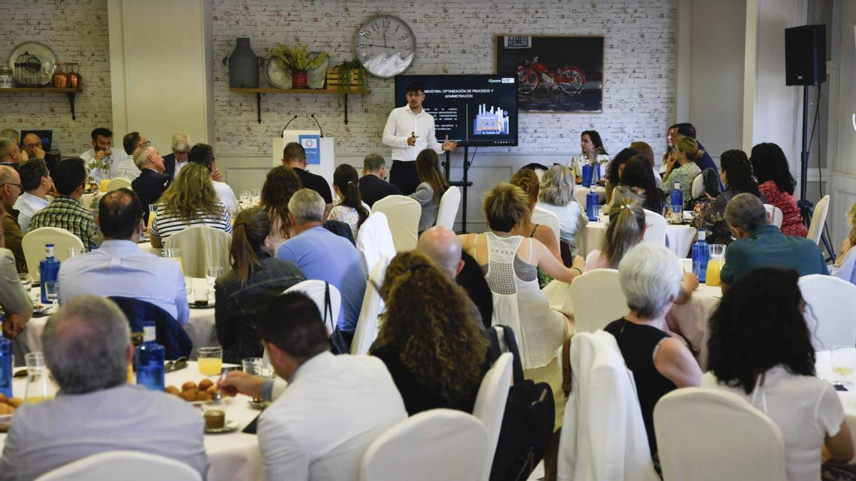 Miguel Ángel Pérez Moralejo, durante la edición anterior de las jornadas. | M. A. L. (ARCHIVO)