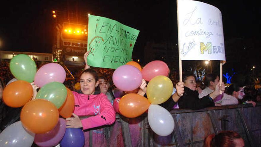 El público apoyó a las murgas durante el concurso.