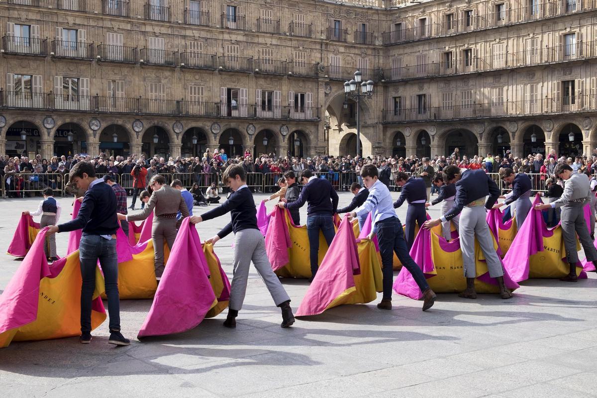 Exhibición de toreo de salón por el movito del 35 aniversario de la Escuela de Tauromaquia de Salamanca