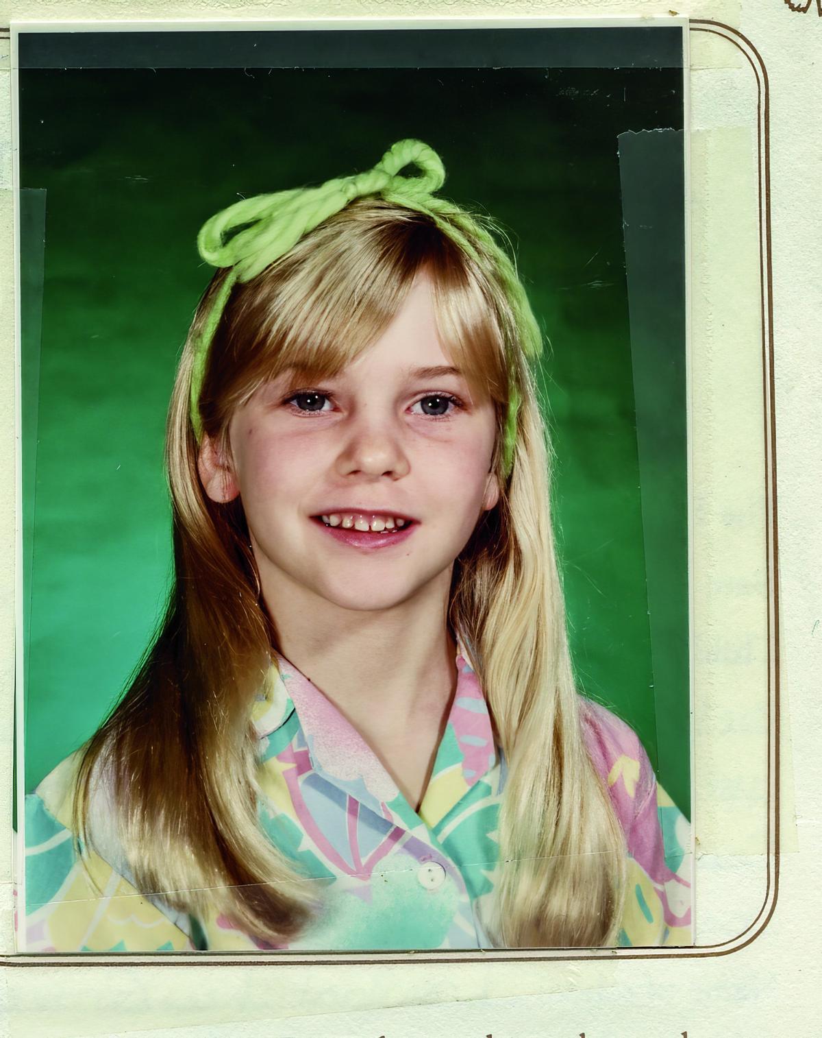 !Yo con seis años en la orla del colegio. Fue la época en que me regalaron mi primer caballo, Alice. Vivía en Loxahatchee, Florida, y era muy feliz".