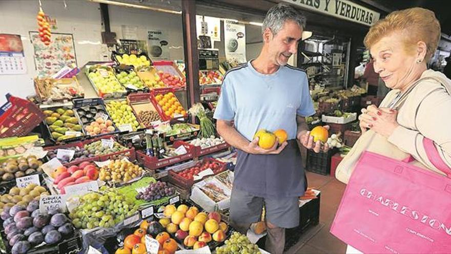 El Mercat Central estudia la venta ‘on line’ y abrir por las tardes