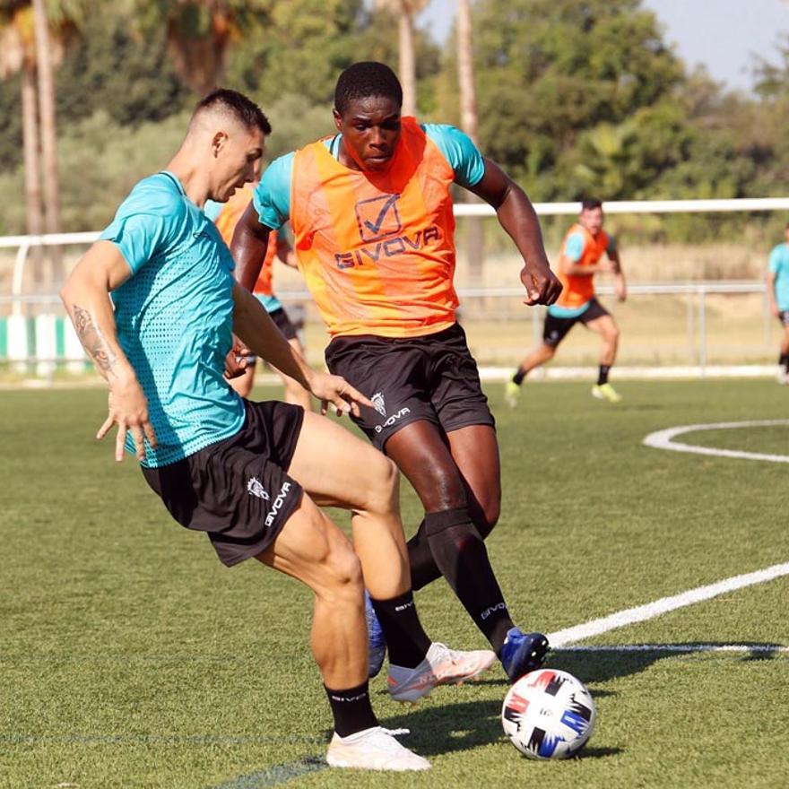 Mosquera y Adrián Fuentes, en la sesión de hoy en la Ciudad Deportiva.