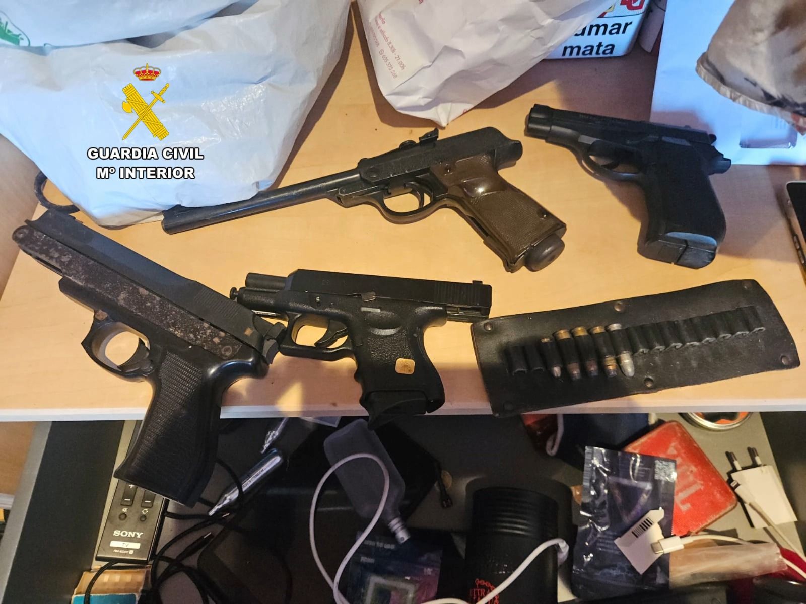 FOTOS | Detenidos cinco miembros de una banda que desvalijó numerosas viviendas en Mallorca