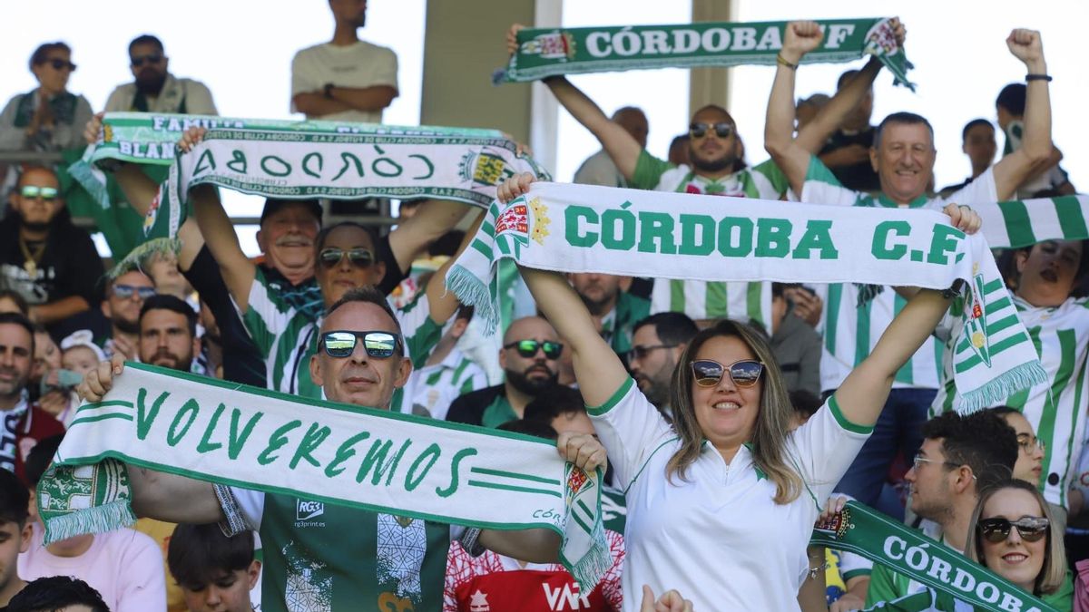 El Córdoba CF y su afición: una alianza para tumbar a la Ponferradina