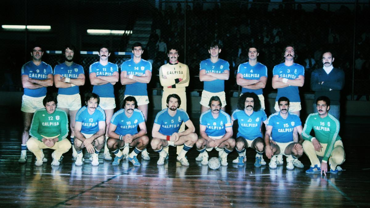 Imagen de la presentación del Calpisa tomada en 1980 con Poli portando el número 13 en su camiseta.