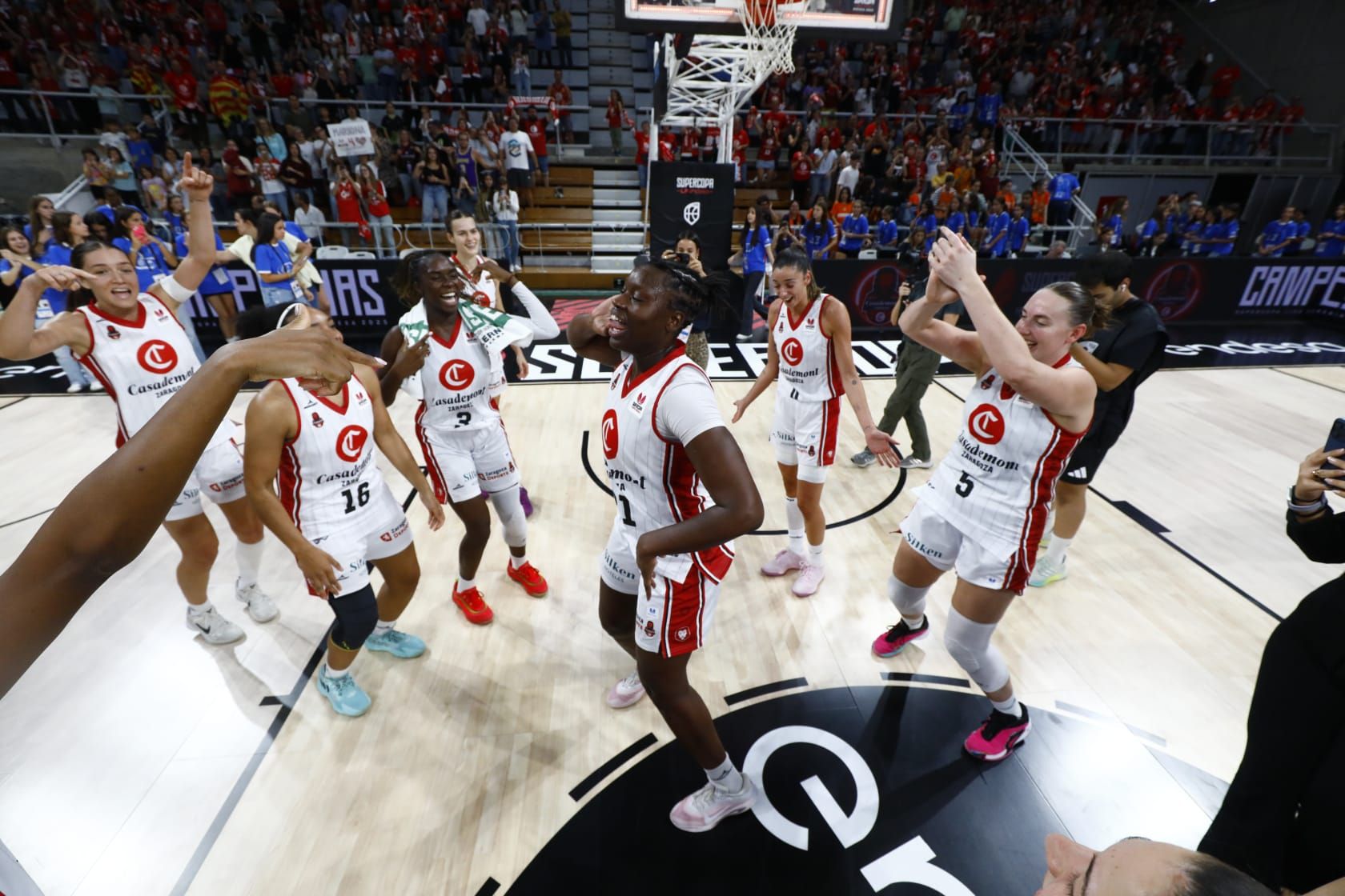El Casademont Zaragoza - Valencia Basket, en imágenes