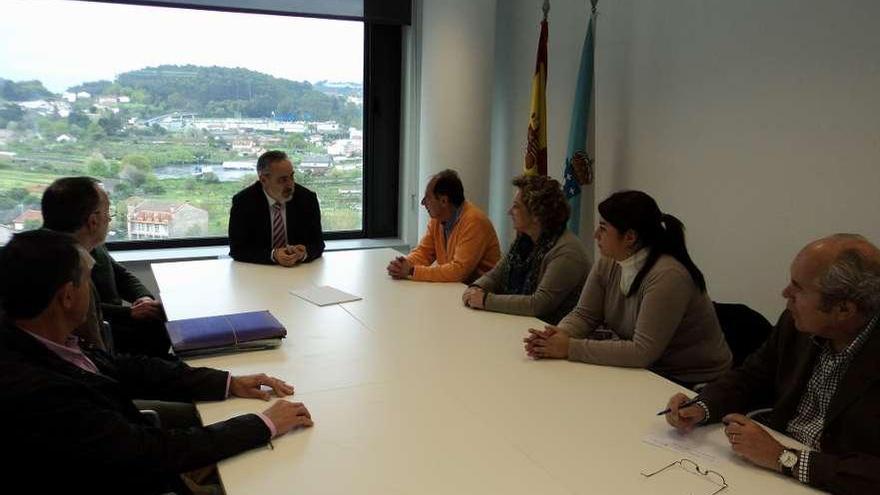 Cores Tourís, durante su reunión con la Plataforma de afectados de la PO-531.  // Faro