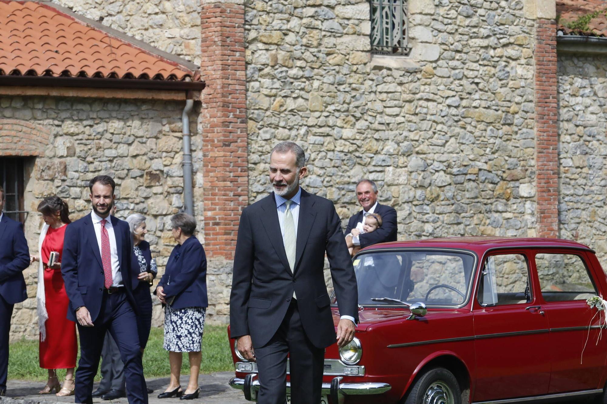 El Rey Felipe VI, testigo de excepción en la boda de su ahijado en Gijón (en imágenes)