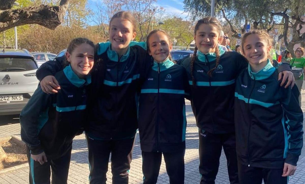 Alejandra Ruiz, Lucía Vera, Paula Nogueira, Blanca de Cabo y Martina Criado, las cinco jugadoras cordobesas medallistas en el Campeonato de España mini.